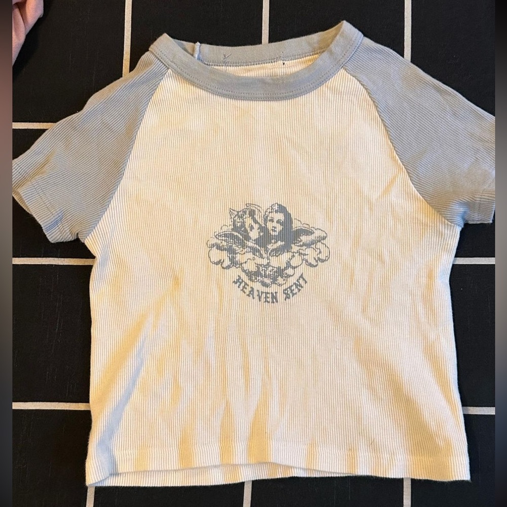 BRANDY MELVILLE RIBBER CROPPED BASEBALL TEE